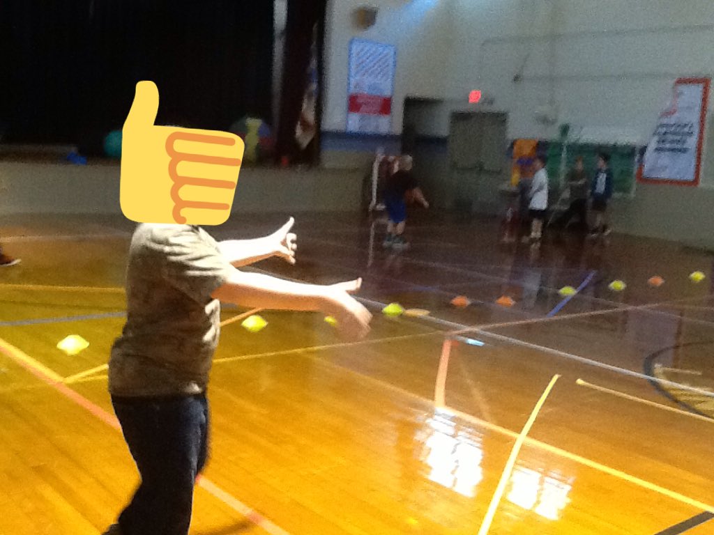 BlairFit4Life's tweet photo. Students in action - Teamwork Beatball - baseball with a focus on throwing, catching, and creating strategy! #teamworkfun @SCESROARS https://t.co/vV5sQ1mMM0