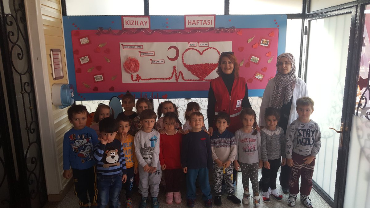 42kizilay's tweet photo. Kızılay haftasi kapsamında bugün Selcuk Üniv.de genclere, Mevlana Anaokulunda ise miniklere Kızılayı ve yardımsever olmayı anlattık. https://t.co/KPKSXr0Od6