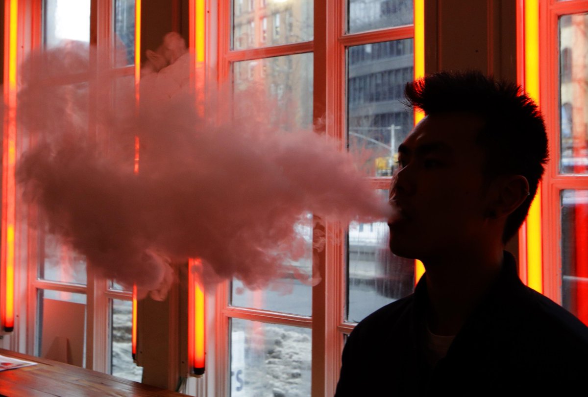 RastaVapors's tweet photo. US medical publication finally endorses #vaping!!!
https://t.co/xBRr7aZ10U
 @lungdiseasenews #vapes #vape #Eastcoastvapers #westcoastvapers https://t.co/y3lr9hegNF