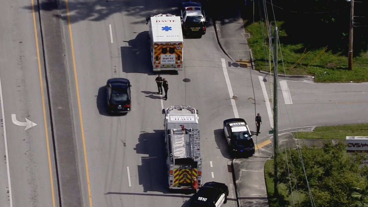 #BREAKING Shooting reported at CVS in Davie bit.ly/2zpMRus?utm_so… https://t.co/uXzmIs0cLK