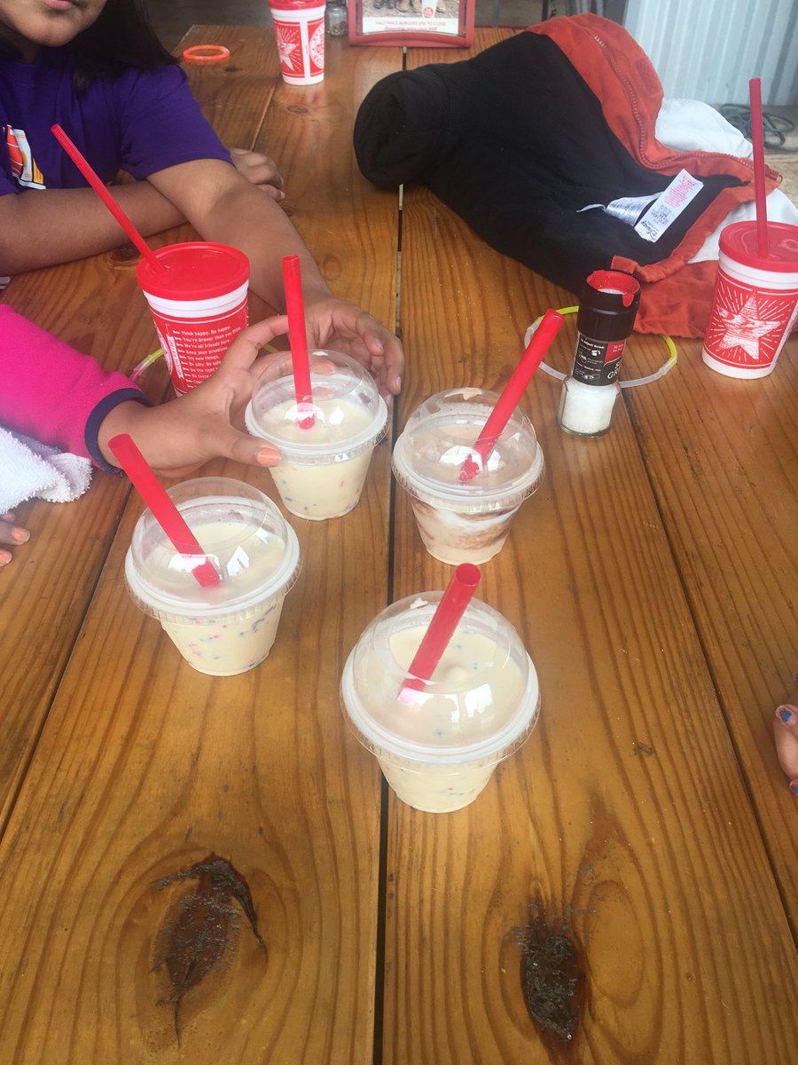GTlanguagearts's tweet photo. Having lunch at Hat Creek. @sbmeyer2 @gtprincipal186 https://t.co/Q88rliqMeD