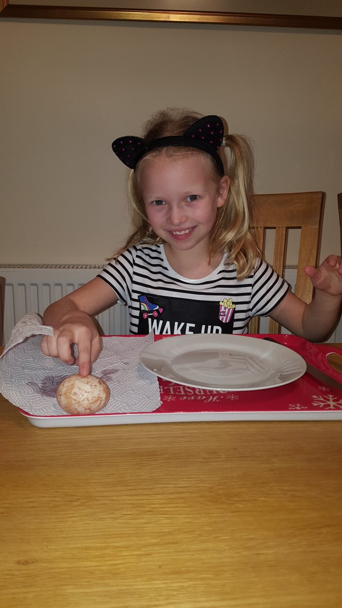 Beverle16476925's tweet image. @CCCRPrimary The result of leaving an egg in vinegar for 24 hours! #noshell #bouncyegg #stillraw