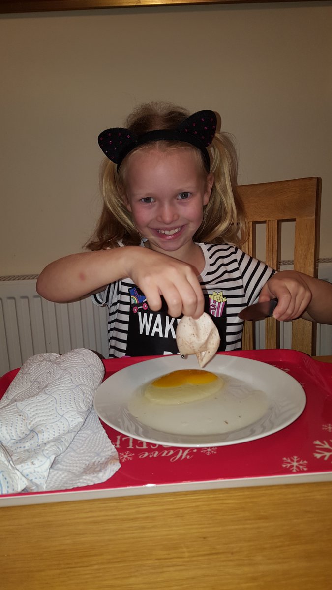 Beverle16476925's tweet image. @CCCRPrimary The result of leaving an egg in vinegar for 24 hours! #noshell #bouncyegg #stillraw