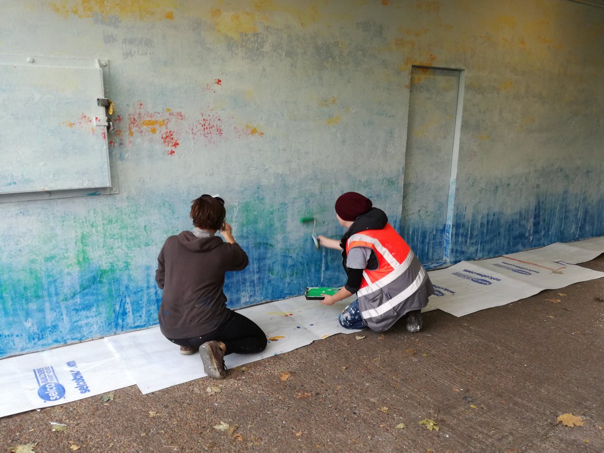 snigskitchen's tweet image. New #streetart coming to Catford - at the tunnel at Catford Bridge Station. @Huckelberri1 is at work again! #SE6 #Catford #NationOfCatford