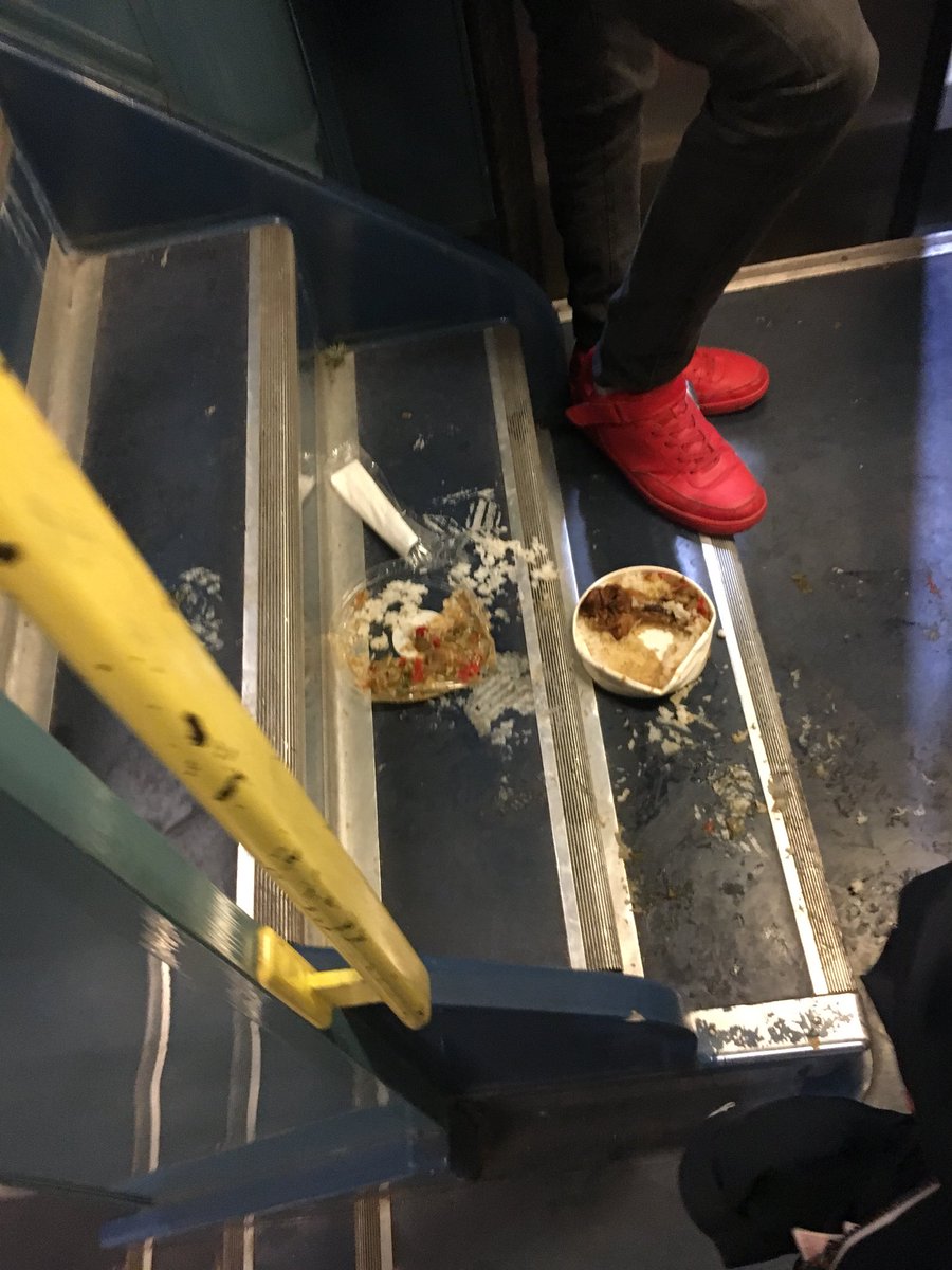FranckSZNEJDERM's tweet photo. @RERD_SNCF #RerD 
Prendre le ZICO pour Melun et tomber sur çà : https://t.co/NhdjcfUYub