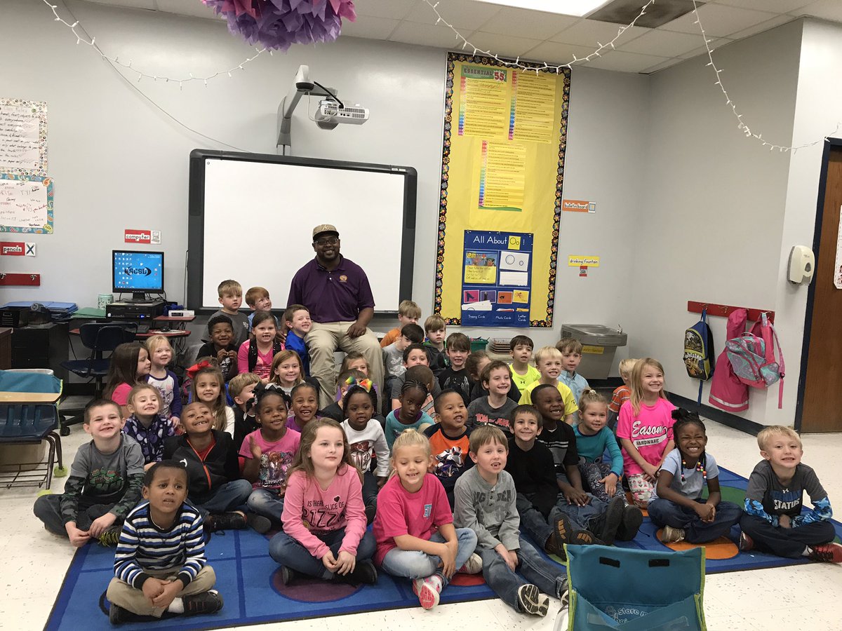 cwilson2001's tweet photo. Enjoyed our special guest today!!  Thanks Mr Tyrone!!  #kgrocks #appleunit @KittieHolley @brown1_sara https://t.co/HuoerxOOrh