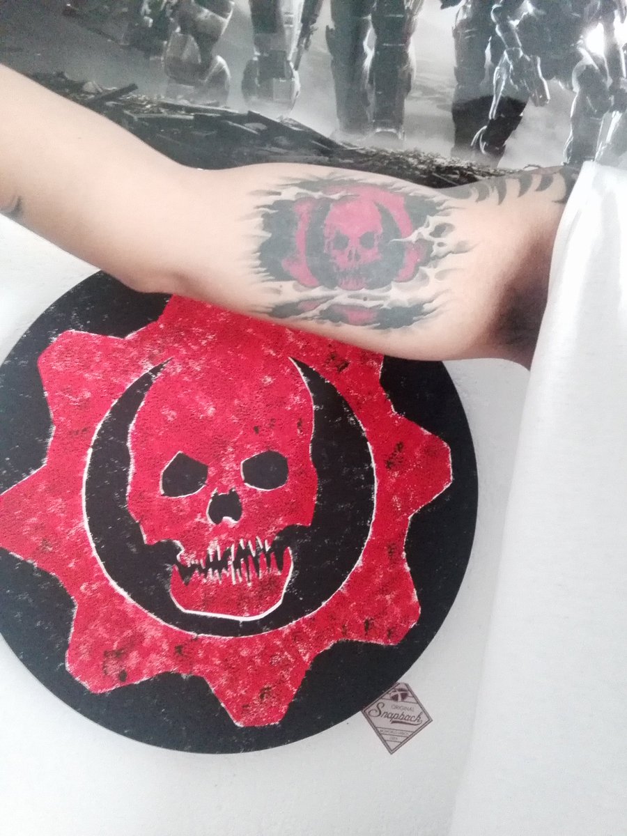 ApuzzFlow's tweet photo. Just want to share the love for one of my favorite games ever.
#inked #madeitmyself
 @GearsofWar https://t.co/msTF5l9R96