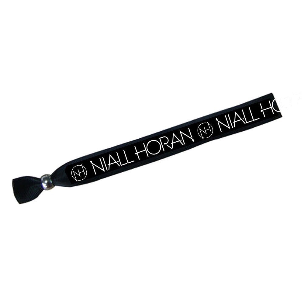 NiallPromoItaly's tweet photo. Ecco come vincere il bracciale del merchandising di Niall‼️

@NiallOfficial for New Artist of the Year presented by @TMobile at the #AMAs https://t.co/Xu7RRu6SXF