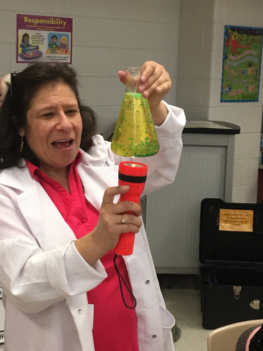 FoxTownStars's tweet photo. Learning about the ocean with Mad Science was a splash hit! https://t.co/SI1KFrt0hs