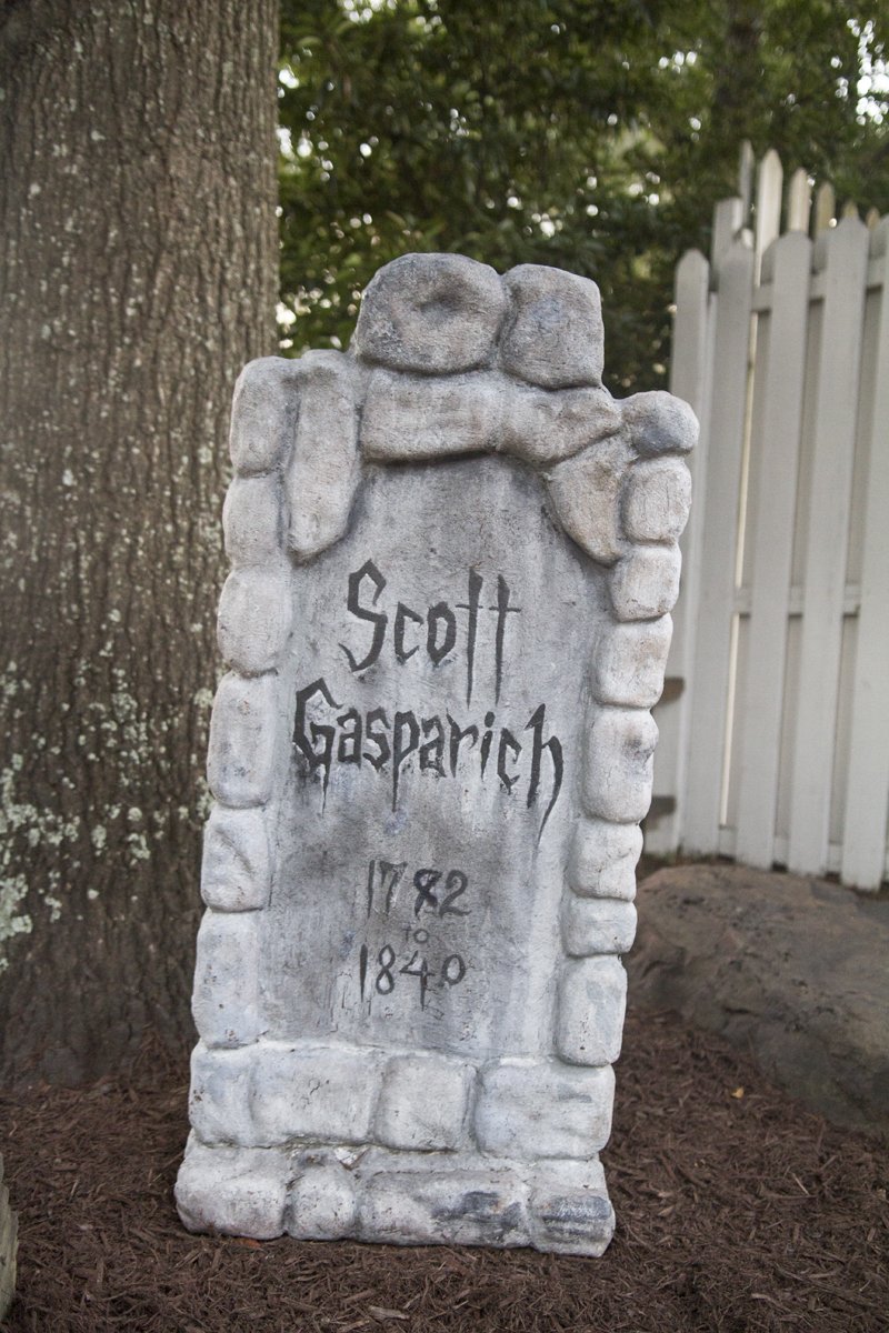 OakIslandCreate's tweet photo. R.I.P. Halloween...until next year π #OakIslandCreative #ScareProducts #HolidayCreative #Halloween https://t.co/ZDbwaTDbad