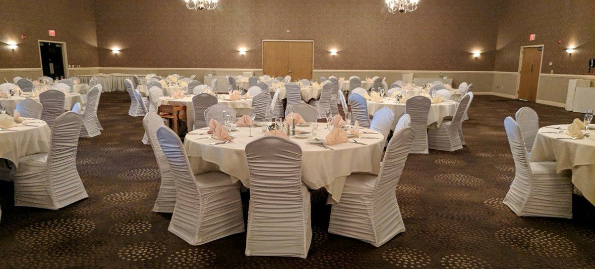 PPPalaceRentals's tweet photo. Chair covers for Wedding reception @DoubleTreeBlono on 10.14.17 #team #wedding #weddingmarket #palaceevent #palaceevents https://t.co/0DVr0MqTQ9