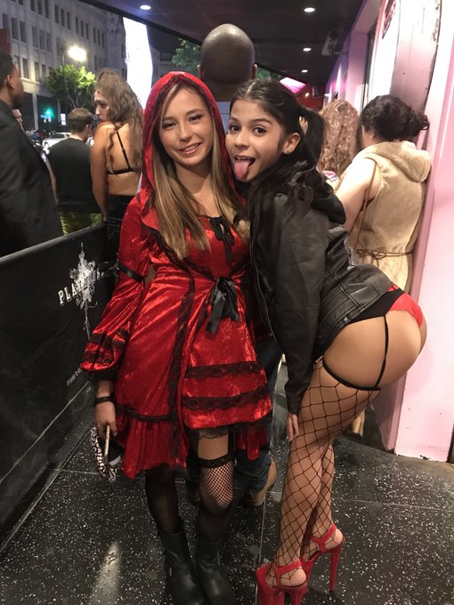 Halloween 2017 @SadiePop4U 💕 https://t.co/RzZecOs9Yp<a class="tags" target="_blank" title="On Twitter" href="/?out=eyJ0eXAiOiJKV1QiLCJhbGciOiJIUzUxMiJ9.eyJpYXQiOjE3MjA4Nzc3MzEsImlzcyI6InR3cG9ybnN0YXJzLmNvbSIsIm5iZiI6MTcyMDg3NzczMSwiZXhwIjoxNzUyNDEzNzMxLCJyZWRpcmVjdF91cmwiOiJodHRwczovL3R3aXR0ZXIuY29tL1NhZGllUG9wNFUifQ.xSp0Evz8J7yT0Hy_Mst1_zv3-YiEf6p0L4rtFWBdAwIMlCGXDZmWdO2ctY3gQrxFjIhcezFv076uCfqi1-4eOQ">@SadiePop4U</a><a href="/tag/nomakeup"class="tags"><span>#nomakeup</span></a>