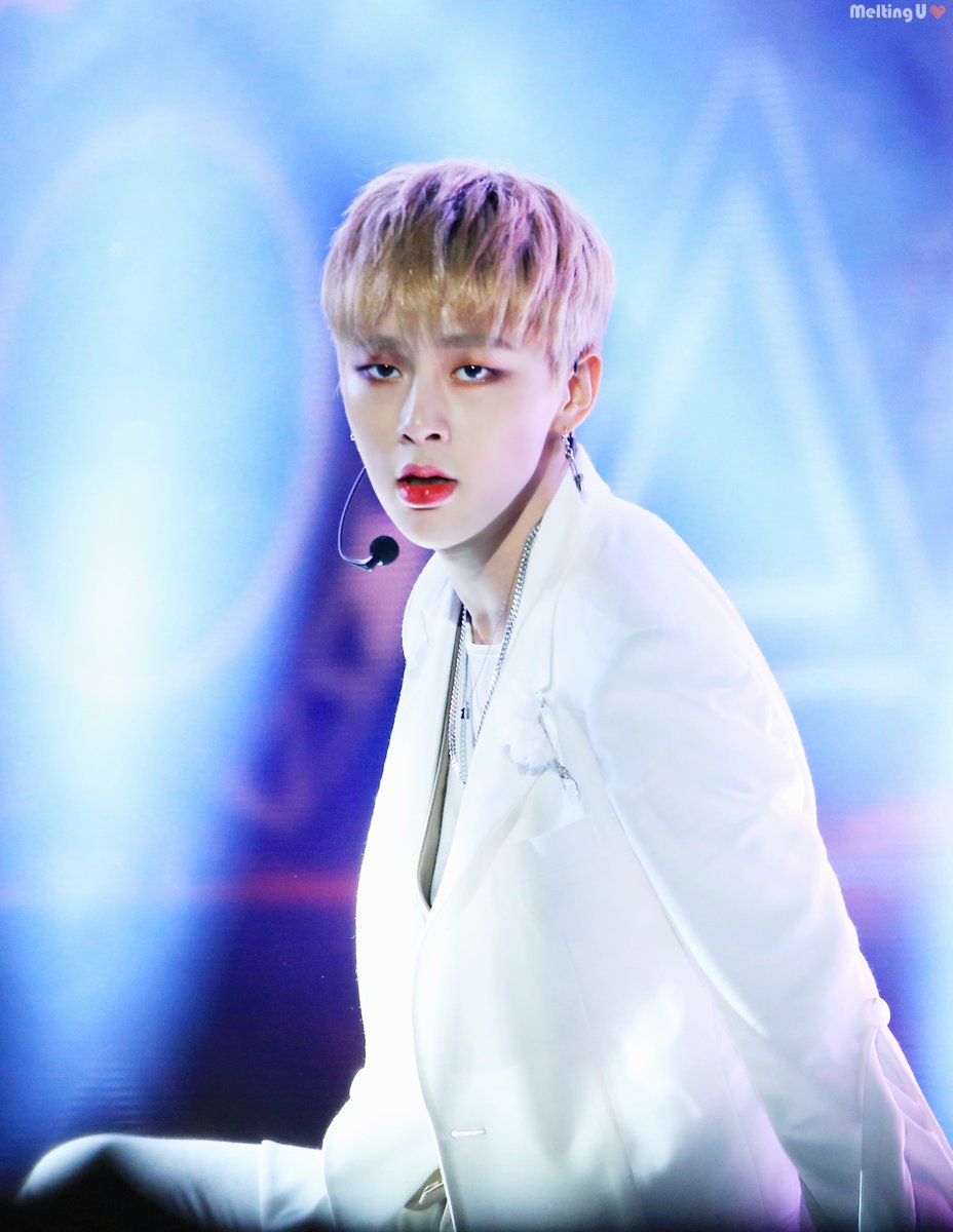 Melting_bin's tweet photo. 171031 ❤️💙

#권현빈 #KwonHyunBin #JBJ https://t.co/hFZFfvBnOT