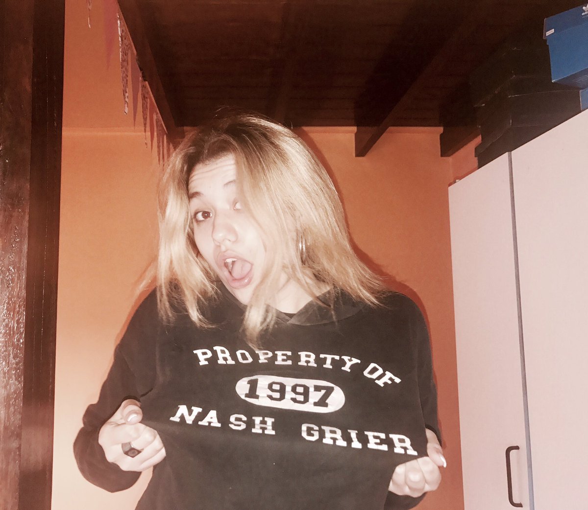 jaogameboy's tweet photo. @Nashgrier baby, when will that sweatshirt go back to your store #NashMerch? I really need to buy it. it's better ever, please boy! https://t.co/fY3SIVpo9T