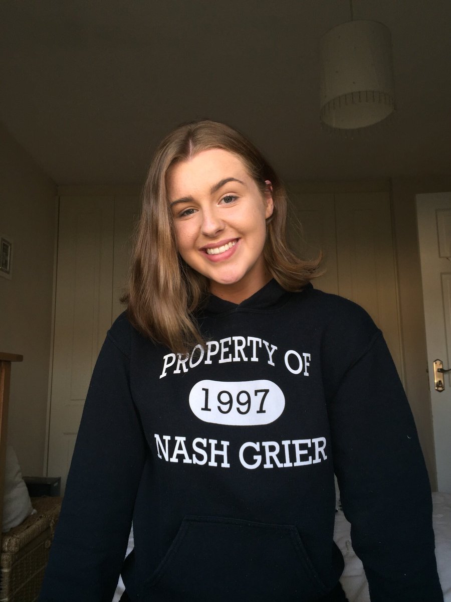 jaogameboy's tweet photo. @Nashgrier baby, when will that sweatshirt go back to your store #NashMerch? I really need to buy it. it's better ever, please boy! https://t.co/fY3SIVpo9T