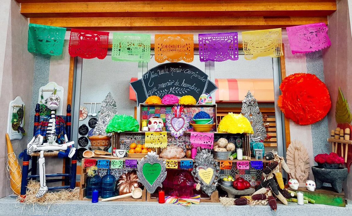 CocinerosMxTV's tweet photo. #TodosLosSantos se celebra así en #CocinerosMx 💀 https://t.co/1FfKERflQO