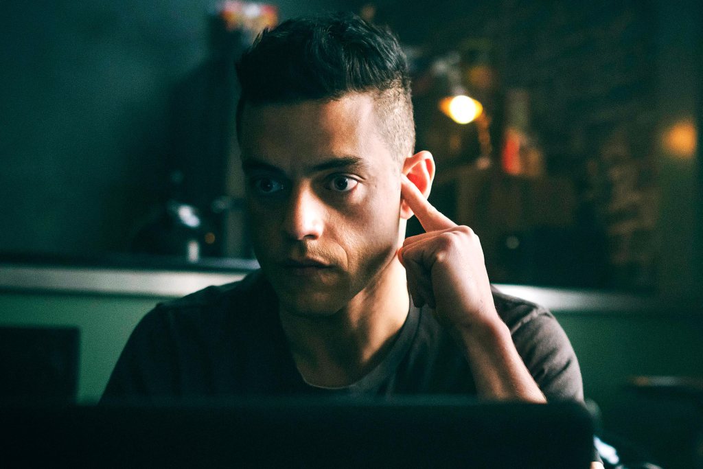 EW's tweet image. We're LIVE on Facebook with @ItsRamiMalek, who is answering questions about #MrRobot season 3: share.ew.com/e2APJ1H
