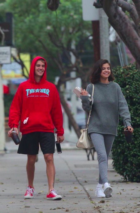 DESIREDOTINK's tweet photo. After 2 years break, Selena Gomez x Justin Bieber are officially a couple again. https://t.co/lYwAnGYR1D