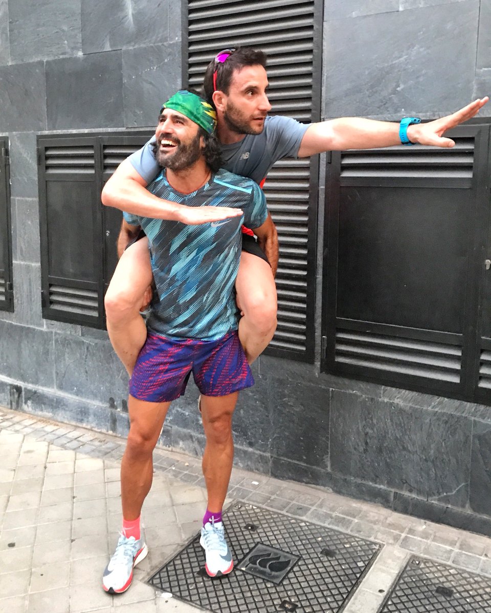 RaulGomez82's tweet photo. Hoy es el cumpleaños de este fornido hombre llamado @DANIROVIRA ,cada vez que nos vemos me obliga a llevarle en brazos.Feliz año amigo! 🎊🍾🎈🎉 https://t.co/fhbmbbOQRO