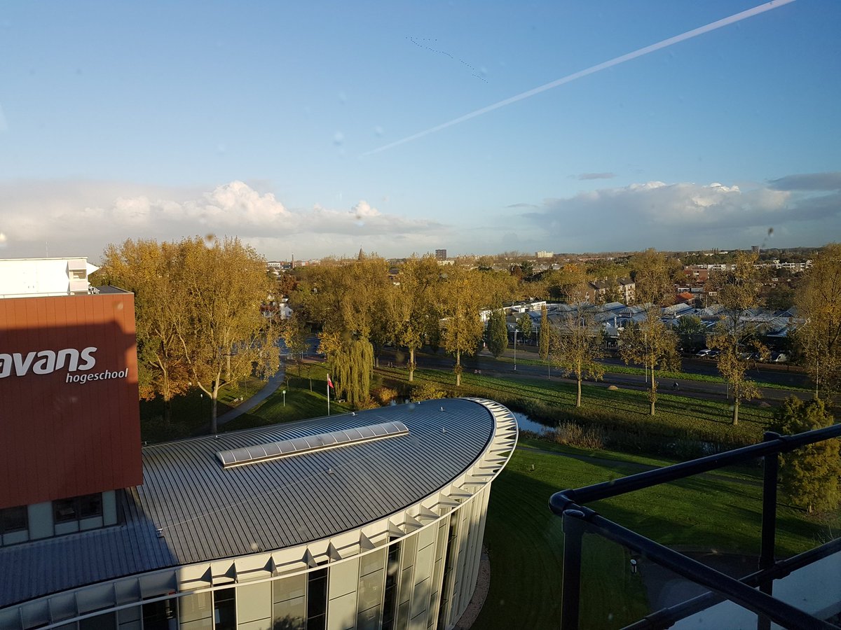 PetervanGool2's tweet photo. Vandaag in hoge @AvansHogeschool sferen #Quadrium #xplora https://t.co/dDsPJxqd8z