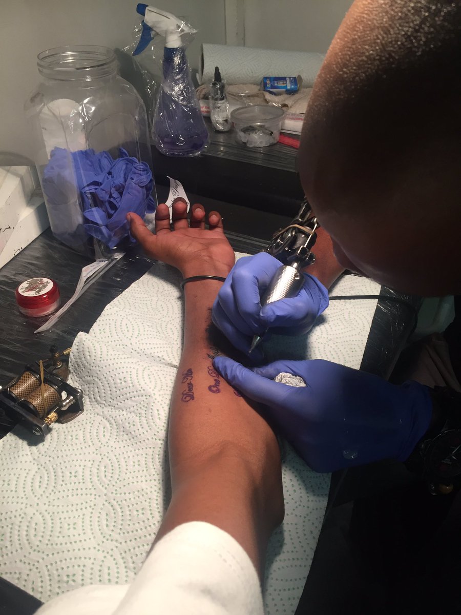 Stofelsanoka's tweet photo. Finally I got my tattoo and the message to it is something I pledged to myself whenever I feel like giving up 👏🏿👏🏿💪🏾💪🏾💪🏾 https://t.co/IHS60ed7TR