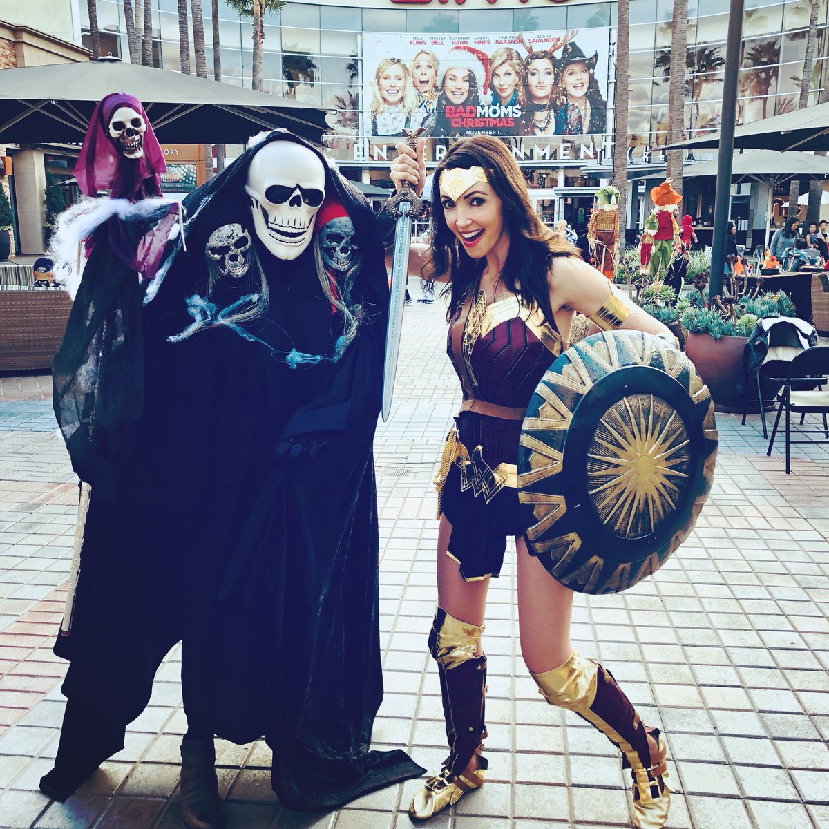 CheriseBangs's tweet photo. Thank you @KarlaRoss1 for the awesome gig! The beautiful @KLuThinks (3 headed Goblin) and I had a blast! #WonderWoman https://t.co/xy7IXKyP4A