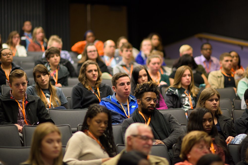 Sherm_Hutchins's tweet photo. Students at the admissions panel during The 2017 Midwest Pre-Health Conference. #mwph2017 @bgsu @bgsucareers https://t.co/N3qAlK4JSN