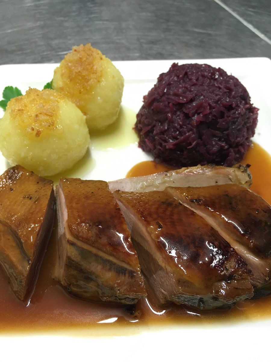 TeamDomherr2014's tweet photo. Es ist wieder soweit: Die #Gänse sind da! #lecker #Ganzegans https://t.co/CSPTPyIOvT https://t.co/ip3yQJsEHy