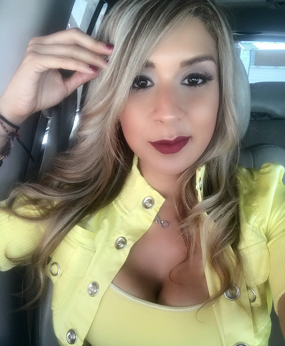 RoxanaCantu's tweet photo. 💋 https://t.co/TV6WbVmF7C