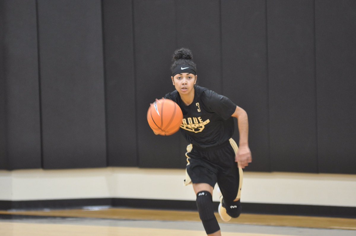 PurdueWBB's tweet photo. Something about those point guards... 🏀🏀🏀 @Miracle_Gray @tiara3murphy @Kmclaughlin12 #BoilerUp #RiseTogether https://t.co/jl7WarccGf