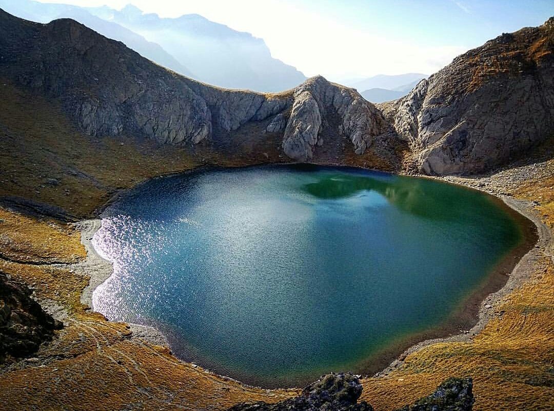 DisfrutaAragon_'s tweet photo. Despedimos el miércoles con esta preciosa fotografía del ibón de Bernatuara #Bujaruelo #Huesca https://t.co/aYdRNf4sys