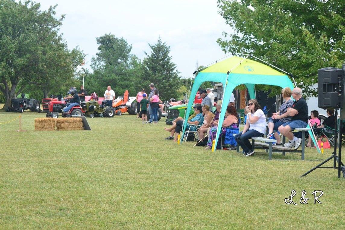 BonneauRichard's tweet photo. Essex Kent garden tractor pullers #fullpull17 https://t.co/rrFhLj67md