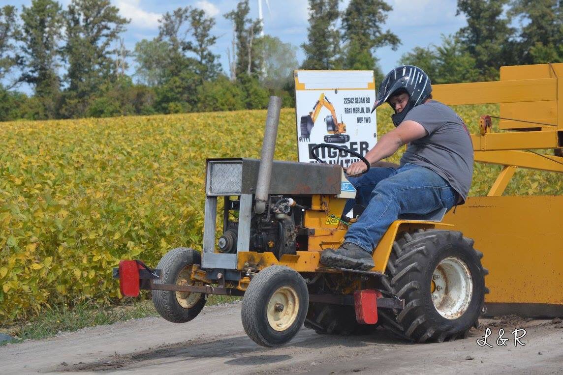 BonneauRichard's tweet photo. Essex Kent garden tractor pullers #fullpull17 https://t.co/v57qBe5pn5