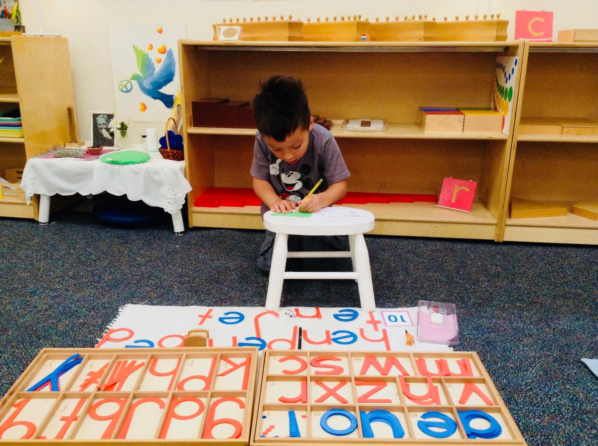 LexMontessori's tweet photo. A 5 year old practices composing and writing words using the Moveable Alphabet. #MoveableAlphabet #IamLMS

#ShowMeDontTellMe #Montessori #MontessoriLanguage https://t.co/P0pQ5v679p