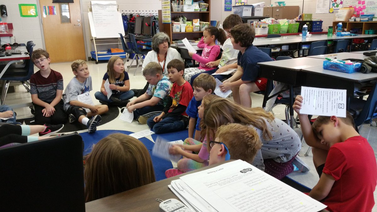 porscheteacher3's tweet photo. Mrs. Adcock presents a lesson on discourse to 3rd graders! #talkingabouttalking! #catchingthemoon #PocaPreK5 https://t.co/yiwURRrVJe