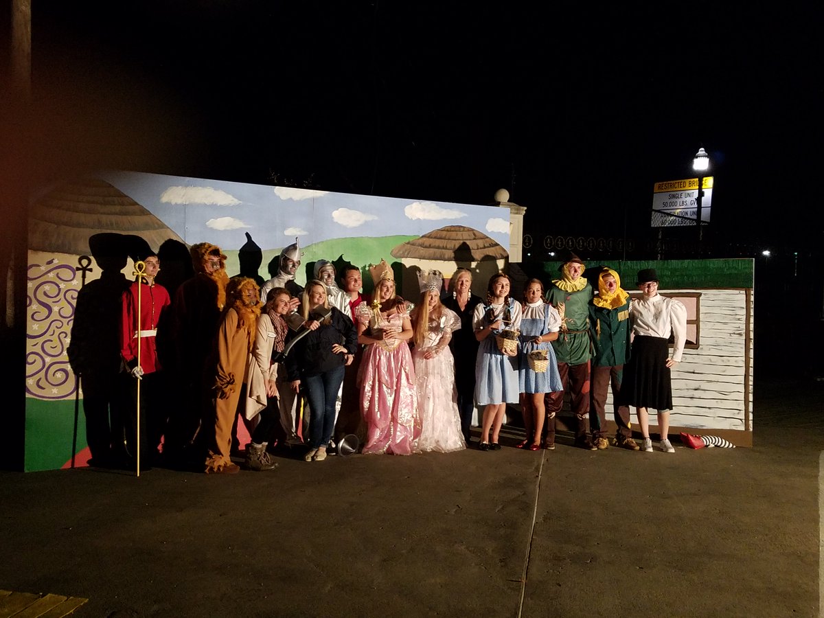 townofcbeach's tweet photo. The Wizard of Oz visited Chesapeake Beach Water Park for Annual Halloween Event@MDMunicipal #MGWM https://t.co/7eXQpjm3mq