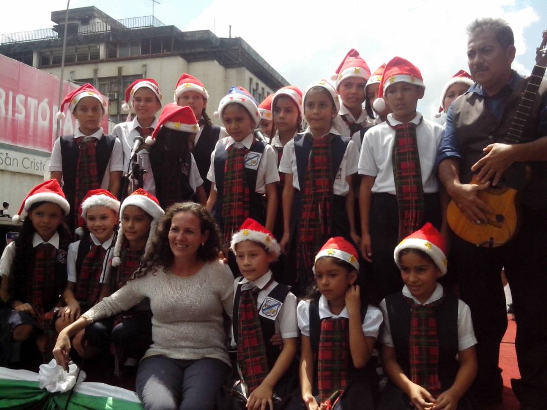 #Navidad Gran Parrandón Navideño celebró Zona Educativa Táchira junto a niños, niñas, jóvenes y todo su Personal de Planta!