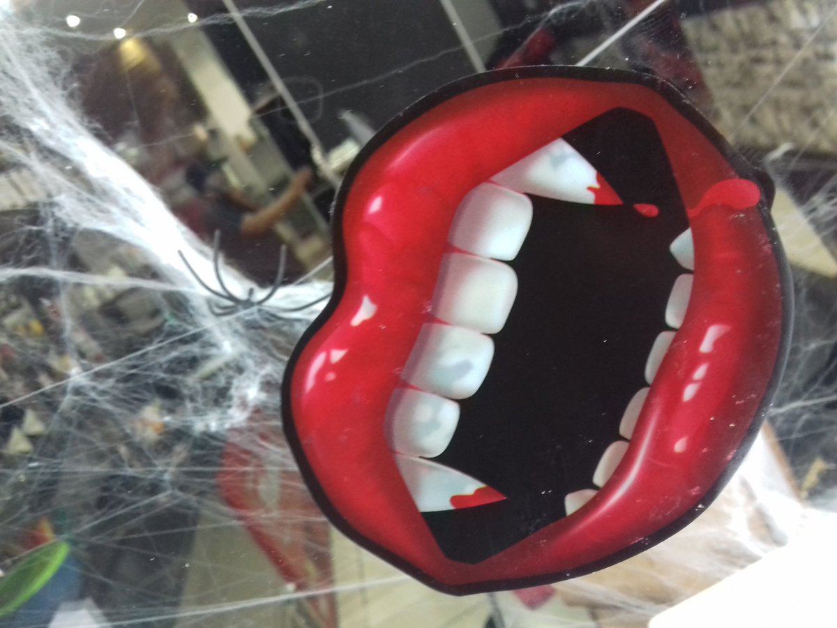 Vas a querer mas de las #pizza de Allo Pizza en éste día de #Halloween Aquí No Hay Secreto! allopizza.es Terrorificamente buenas!