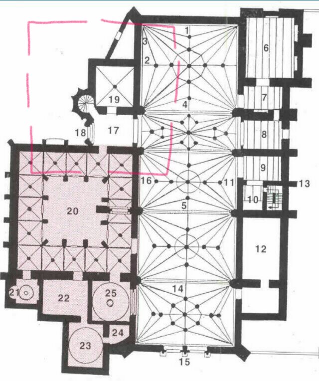 El cuerpo bajo de la Torre (n19) en el plano adjunto, era la pequeña capilla del Sagrario, que estaba llena de gente