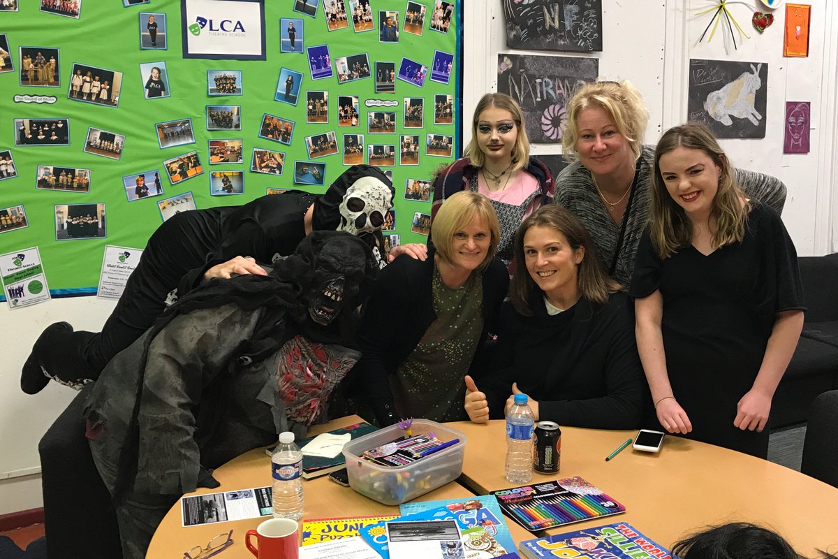 Kikomatthews's tweet image. Sharing my journey with the girls from Autisk (half of them are hiding from the camera!) #halloweenleftovers #autismsupportgroup #ilovemcr