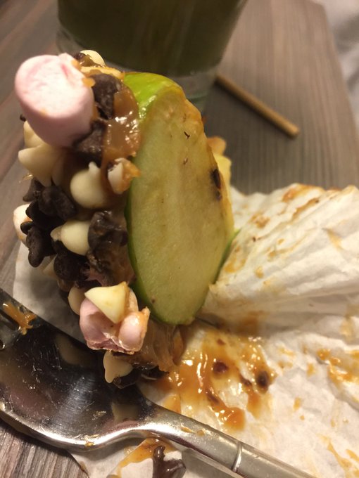 Also enjoying one of the most delicious Carmel apples 🍎 of my life!! I love 💜❤️💚💙💛 Fall!! https://t.<a href="/tag/manyvids"class="tags"><span>#manyvids</span></a><a href="/tag/mvsales"class="tags"><span>#mvsales</span></a>