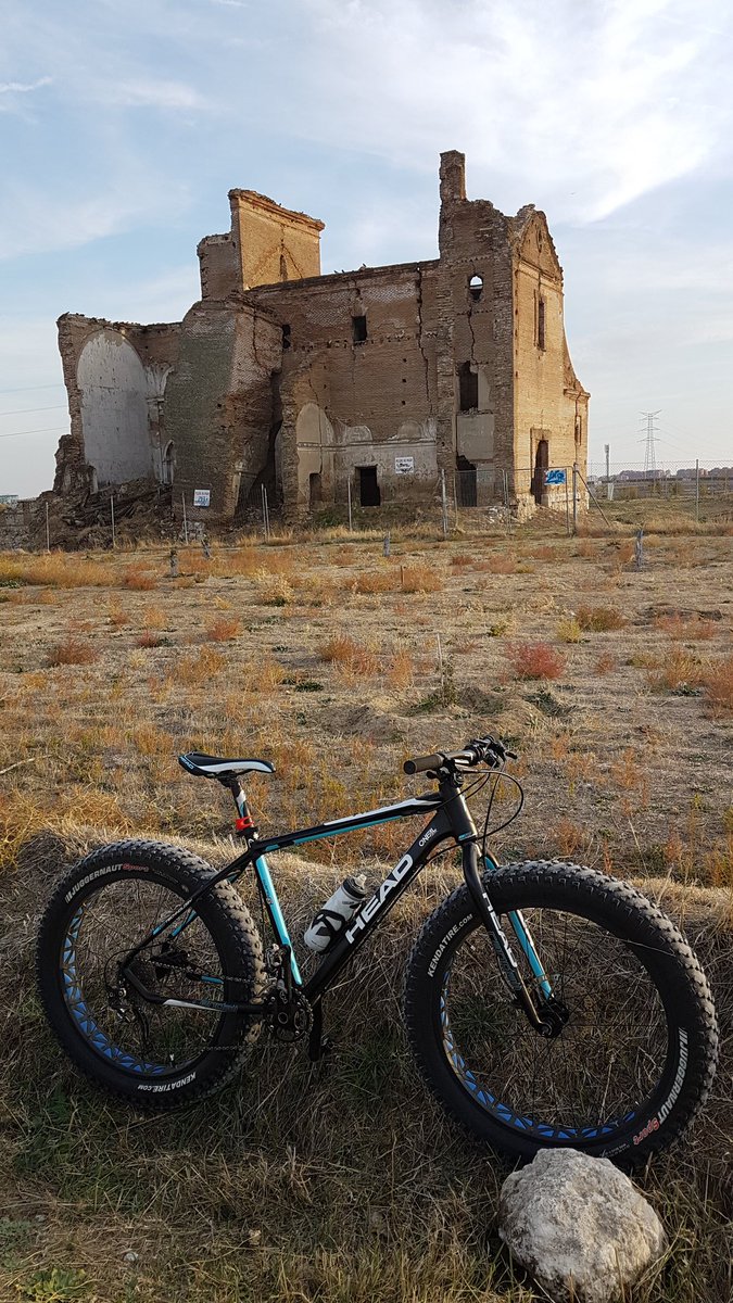 agrberty's tweet photo. Mañana de carrera , tarde de pedaleo 22km por camino y sendas.
#headrandall #fatbike #onealmtb #mavic #fiveten #headbikes https://t.co/tL7jxDabcM