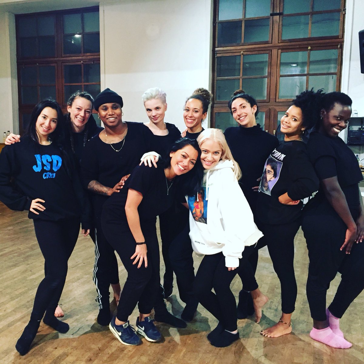 freeYOURstyleCo's tweet image. REHEARSAL FLOW with our amazing dancers &amp;amp; #Artist @AliChater 
Shoot day tomorrow! 
#movement #CreatureWork #dancers #music #video