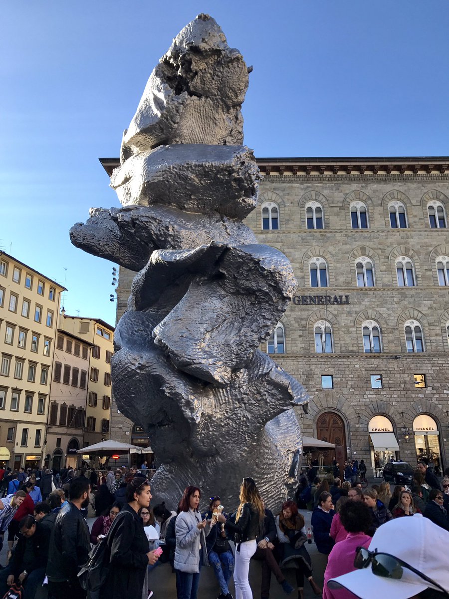 Watch_Guru's tweet photo. I'm all 4 contemporary art but HTF did the powers that be go "yes I think a 30ft plastic turd wld be great next to Michael Angelo's works" 🤔 https://t.co/aCTsFuImFR