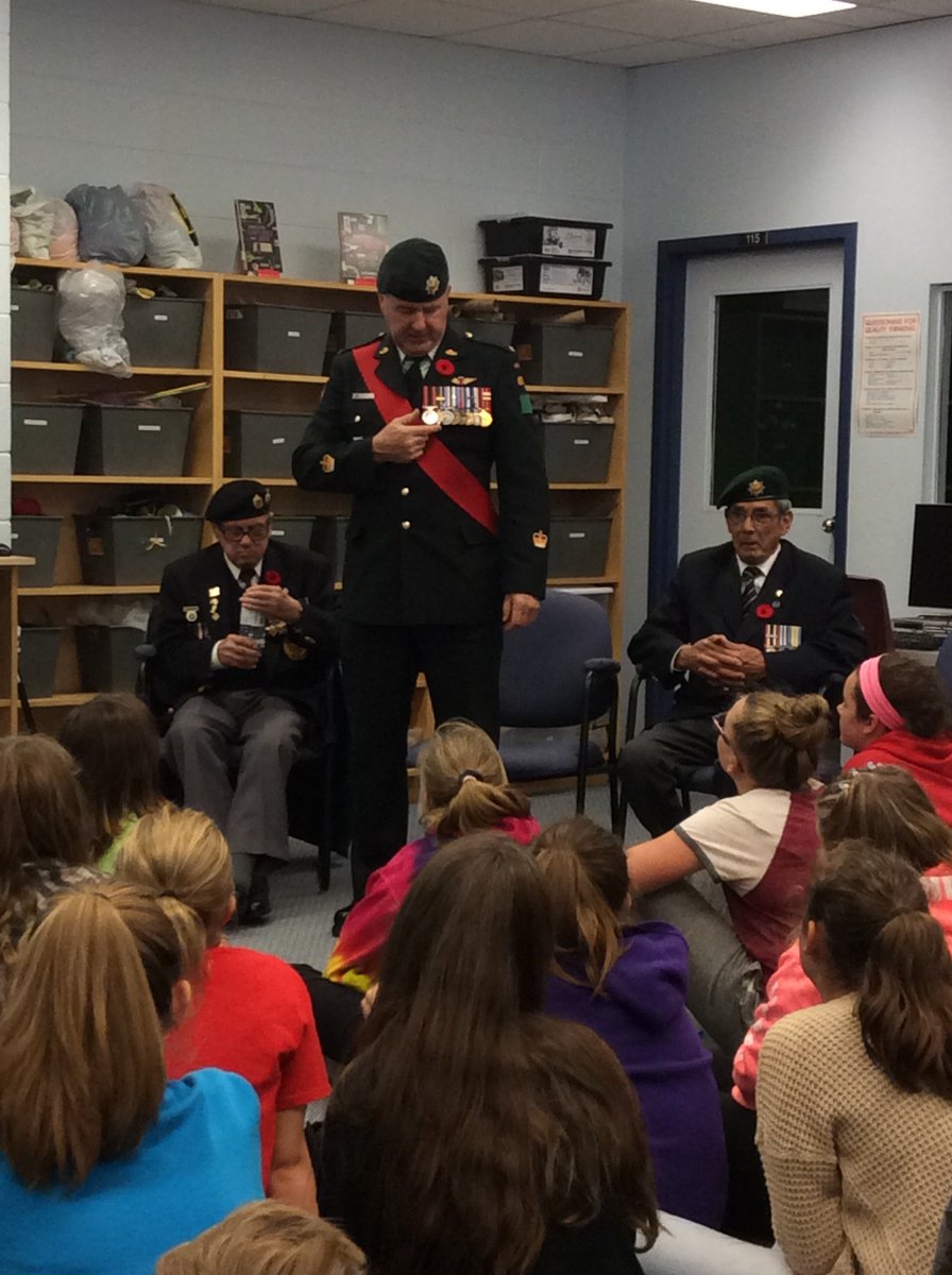 pwwpanthers's tweet image. Students in awe of Veteran stories. Thank you to The Memory Project! #GeorgeMyatte #MemoryProject #TVDSB