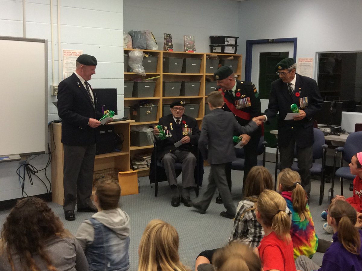 pwwpanthers's tweet image. Students in awe of Veteran stories. Thank you to The Memory Project! #GeorgeMyatte #MemoryProject #TVDSB