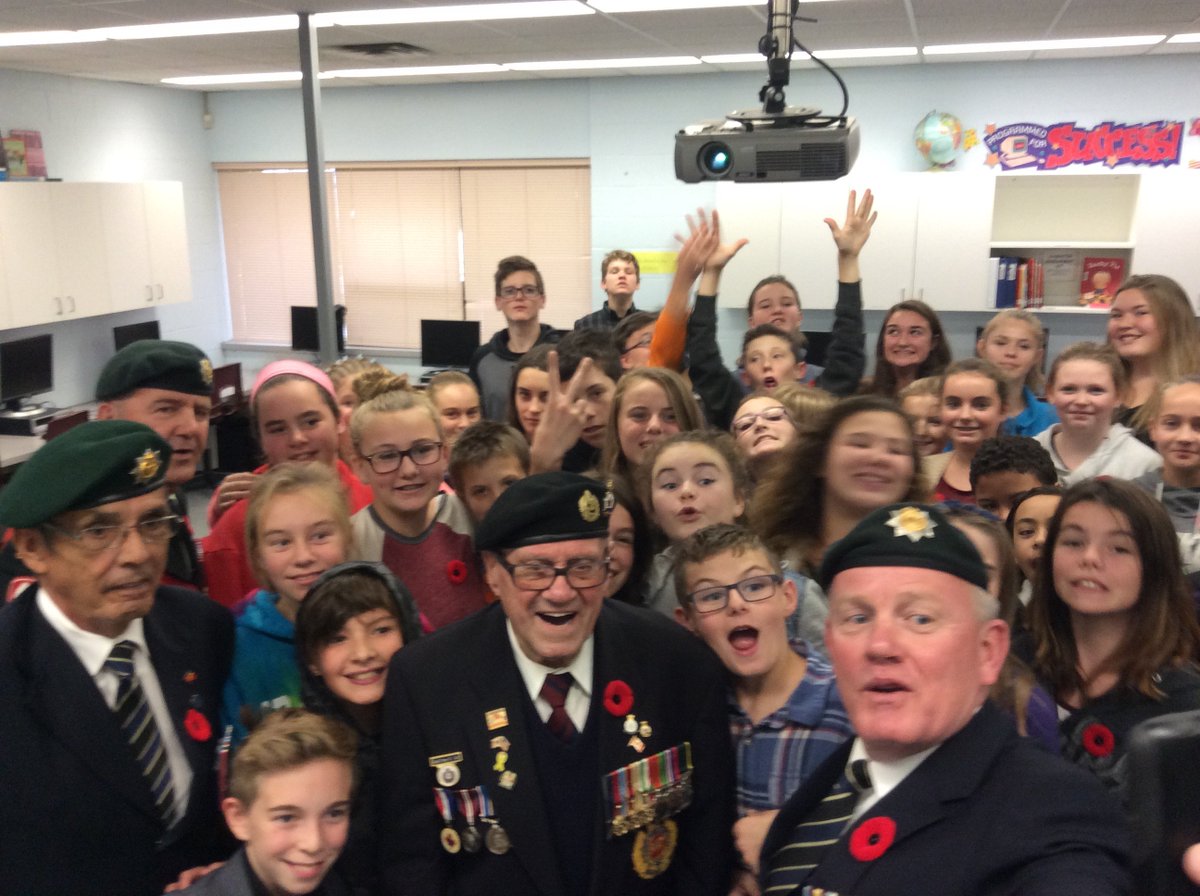 pwwpanthers's tweet image. Students in awe of Veteran stories. Thank you to The Memory Project! #GeorgeMyatte #MemoryProject #TVDSB