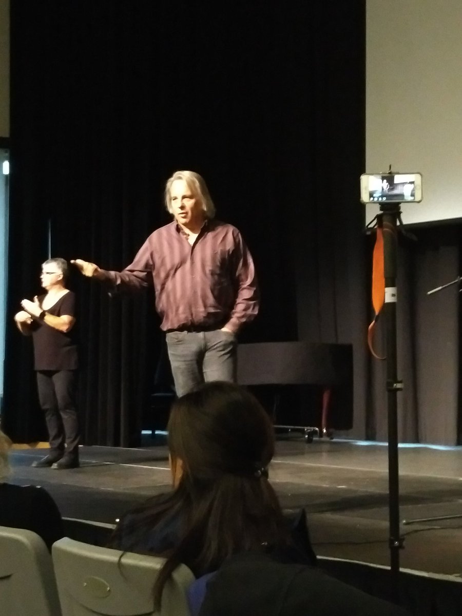 ustmikesPres's tweet photo. 'The arts allow you to create something out of nothing' @TheDHTaylor @kingsatwestern on the art of storytelling #LibArtsCan @ideas_idees @KUCSC https://t.co/l96YHLCQqS