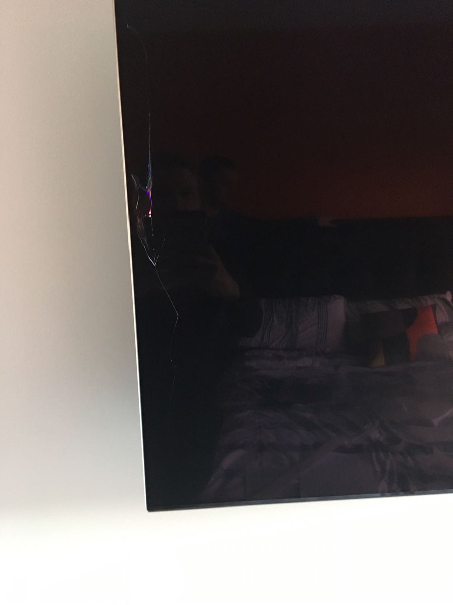 janddplastering's tweet photo. @SamsungUK @knowhowtohelp finally opened new tv to find it damaged. Bought June. #samsung #Q7F to be told it won't be replaced £2k wasted 😠 https://t.co/x5N4kGCPLH