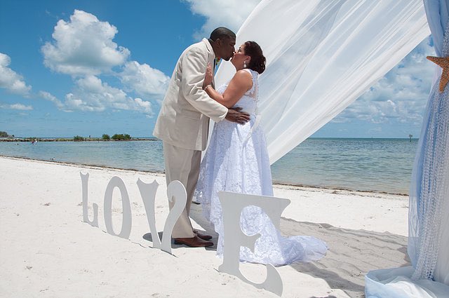 key_weddings's tweet photo. One more beautiful wedding is done. Congratulations sweet couple. #keywest  #wedding #beachwedding #smathersbeach #bride https://t.co/hTnYsgaH51